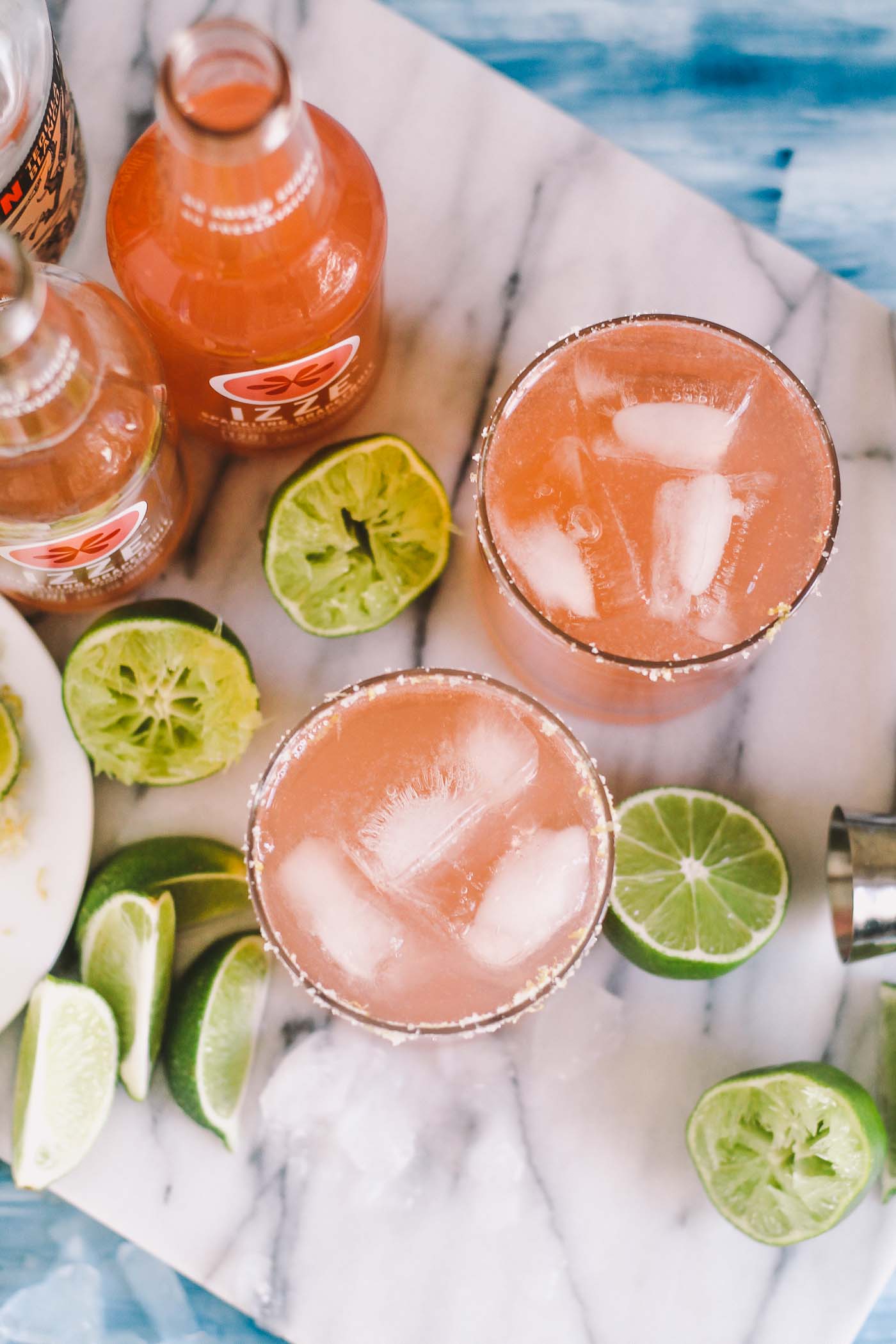 weeknight palomas with three simple ingredients, perfect for when you need a cocktail without frills or fuss. these weeknight palomas are perfect for whenever you'd like to have some girlfriends over on a whim for some laughs (+ chips & guac, of course). plus…cinco de mayo is right around the corner…#justsayin! | cinco de mayo recipe, cocktail recipe, girls night idea, girls night cocktail, paloma recipe, easy cocktail, tequila |